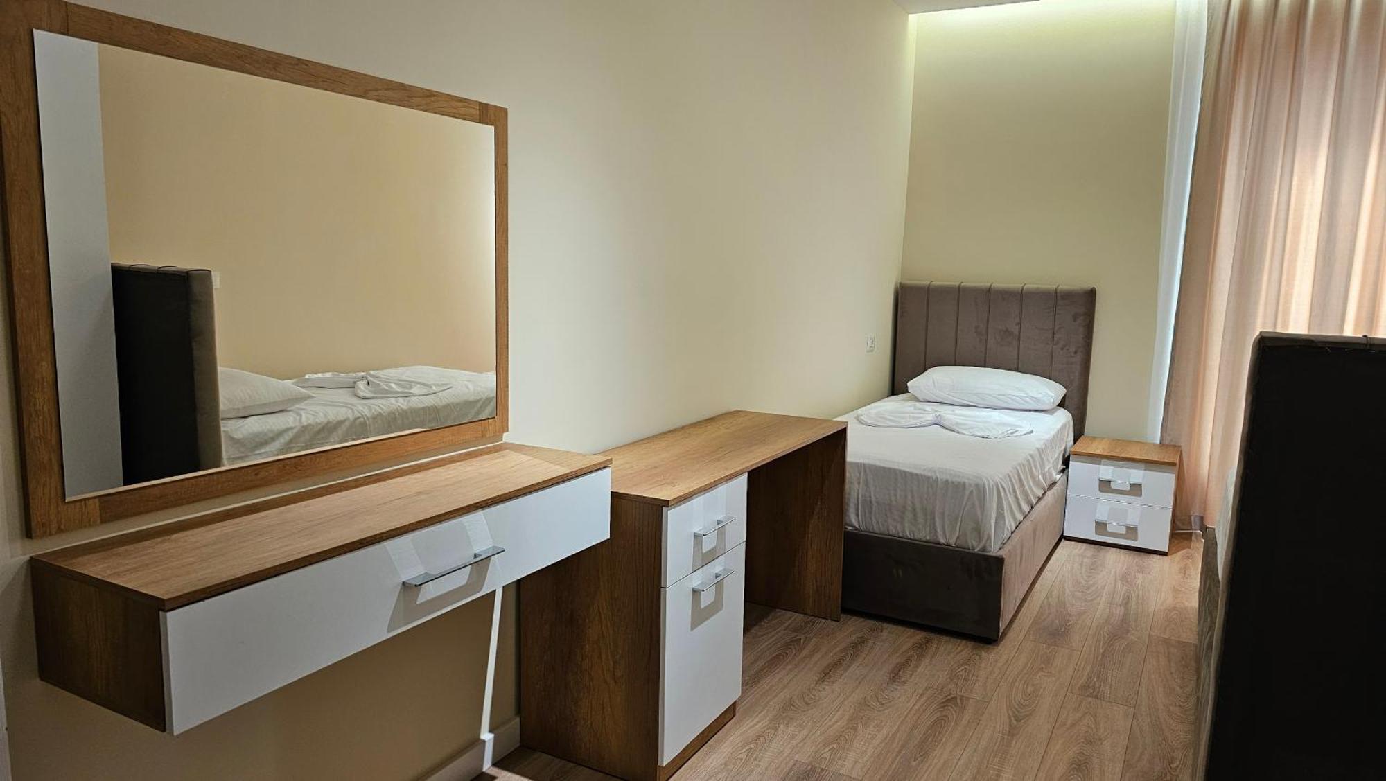 Tirana Airport Apartment Exteriör bild